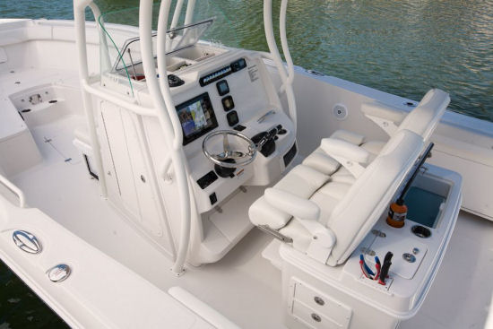 Sailfish 320CC helm