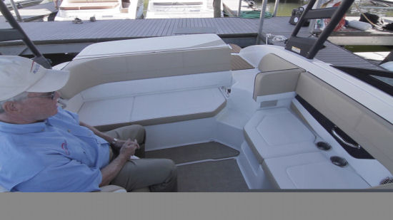 Sea Ray 19 SPX cockpit