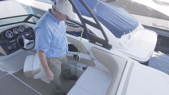 Sea Ray 19 SPX cockpit depth