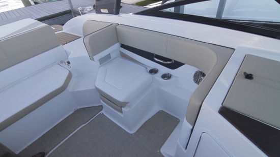 Sea Ray 19 SPX observers seat