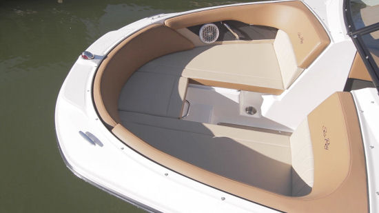 Sea Ray 21 SPX bow