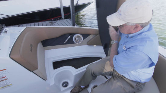 Sea Ray 21 SPX bow storage