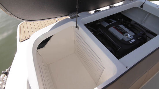 Sea Ray 21 SPX storage