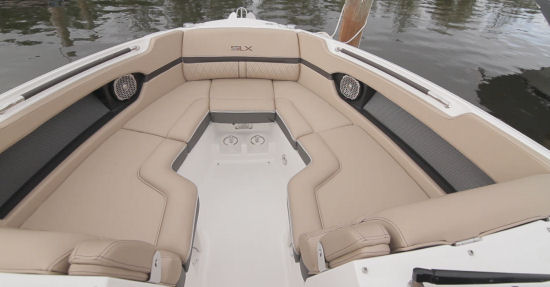Sea Ray 250 SLX bow