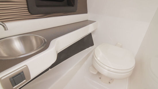 Sea Ray 250 SLX head