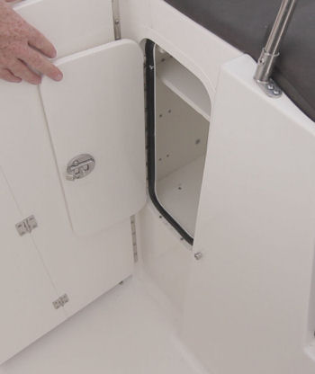 Sea Ray 250 SLX locker