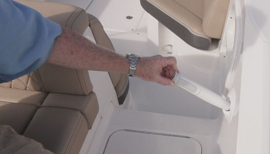 Sea Ray 250 SLX shower