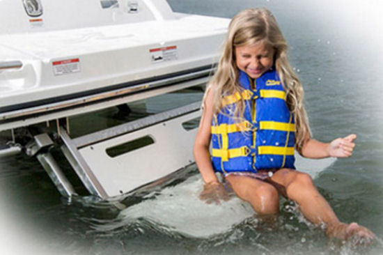 Sea Ray 250 SLX swim platform
