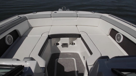 Sea Ray 290 Sundeck bow