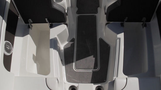 Sea Ray 290 Sundeck bow storage