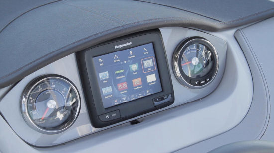 Sea Ray 290 Sundeck chart plotter