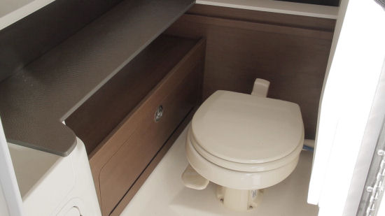 Sea Ray 290 Sundeck head