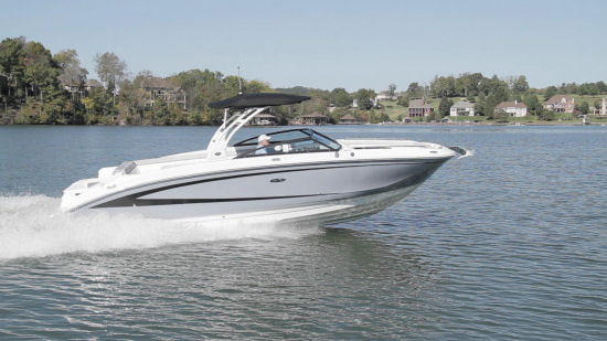 Sea Ray 290 Sundeck running shot