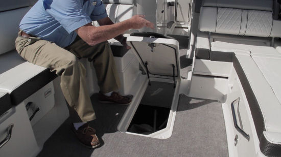 Sea Ray 290 Sundeck sole lockers