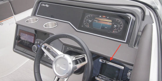 Sea Ray 310 SLX helm