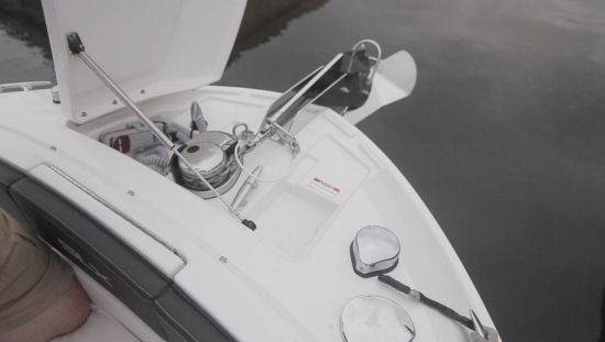 Sea Ray 310 SLX windlass
