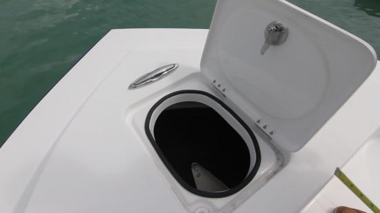 Shallow Sport 32 X3 anchor locker