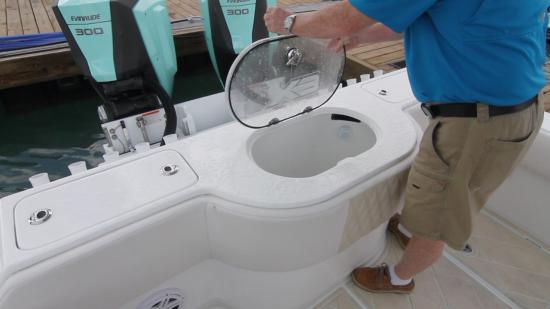 Shallow Sport 32 X3 live well