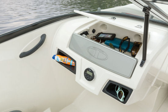 Tahoe 450 TS Outboard companion dash