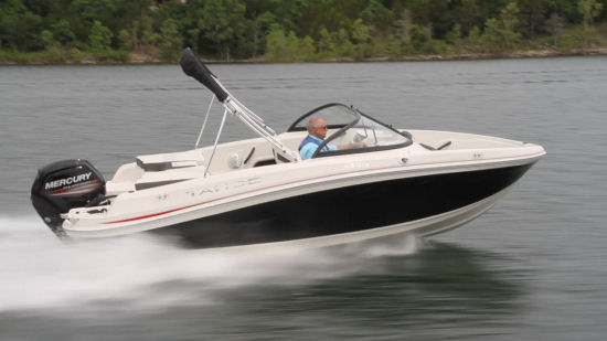 Tahoe 450 TS Outboard running shot