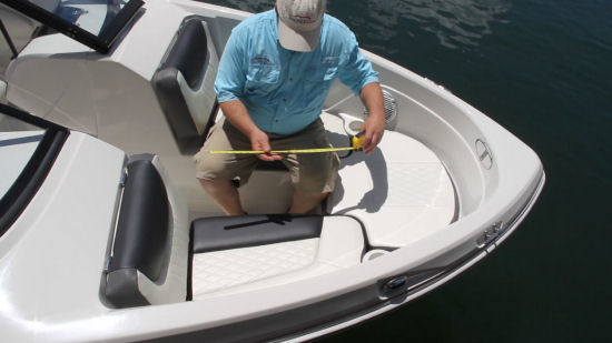 Tahoe 550 TS Outboard bow seats
