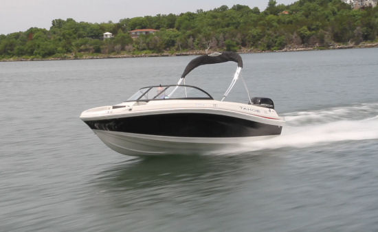 Tahoe 550 TS Outboard running shot