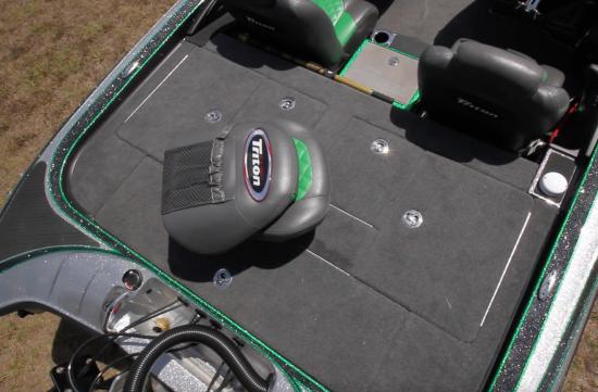 Triton 21 TrX aft deck