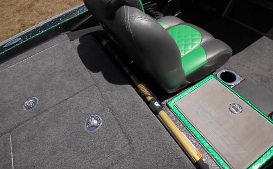 Triton 21 TrX fishing net