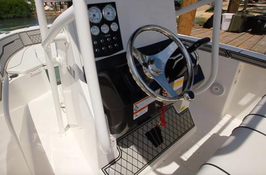 Wellcraft 182 Fisherman angled footrest