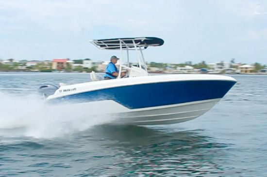 Wellcraft 182 Fisherman running