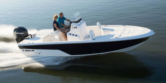 Wellcraft 221 Fisherman running shot