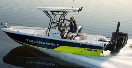 Wellcraft 221 Fisherman running shot