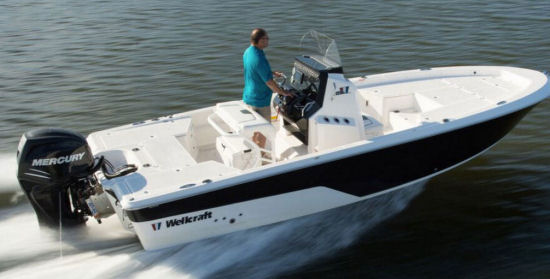 Wellcraft 221 Fisherman running shot