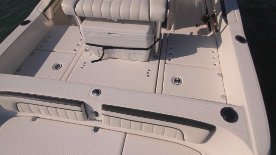 Yamaha 190 FSH aft deck