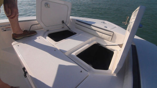 Yamaha 190 FSH forward hatches