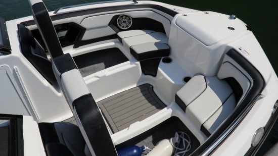 Yamaha 212 Limited S bow storage