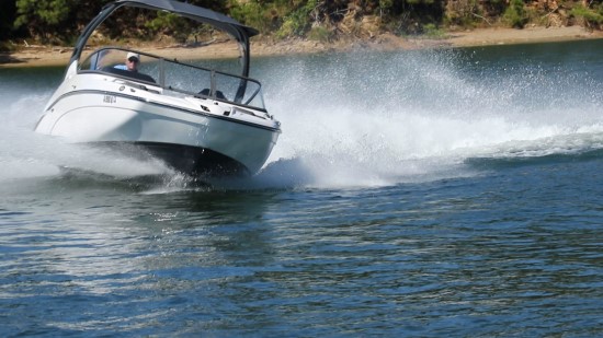 Yamaha 212 Limited S running shot