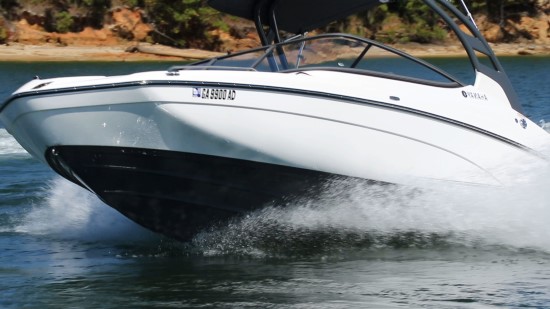 Yamaha 212 Limited S running shot