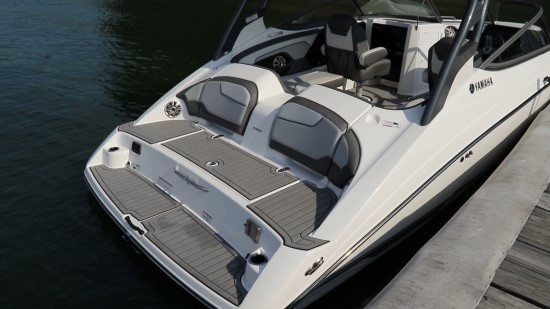 Yamaha 212 Limited S stern