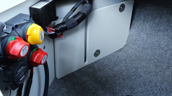 Yamaha 212X battery switches