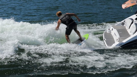 Yamaha 212X wake boarding