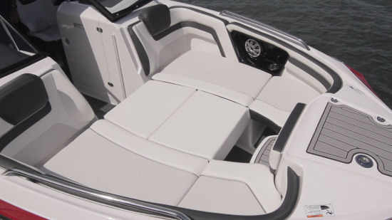 Yamaha 242 Limited S E-Series bow sundeck