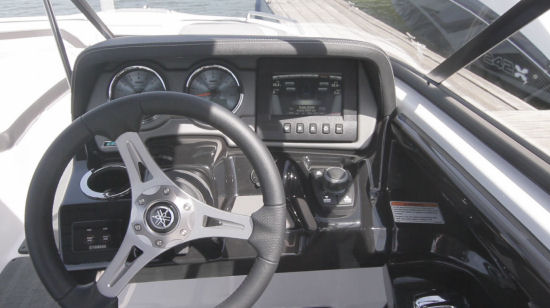 Yamaha 242 Limited S E-Series helm