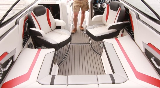 Yamaha 242X E-Series cockpit seating