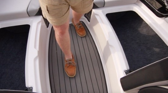 Yamaha 242X E-Series forward lounge