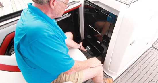 Yamaha 242X E-Series glove box