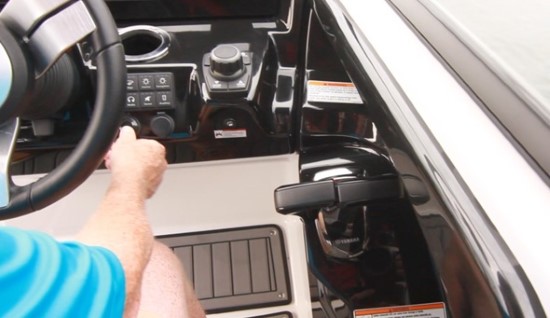 Yamaha 242X E-Series helm station