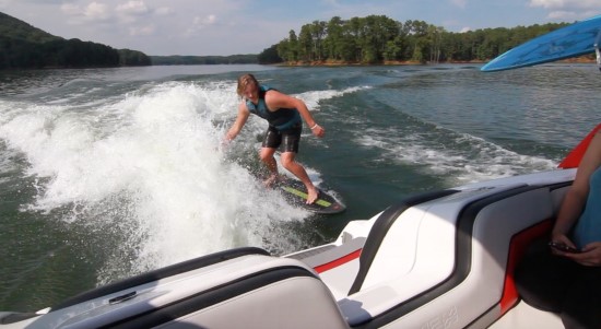 Yamaha 242X E-Series wake surf