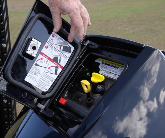 Yellowfin 24 CE cowling door