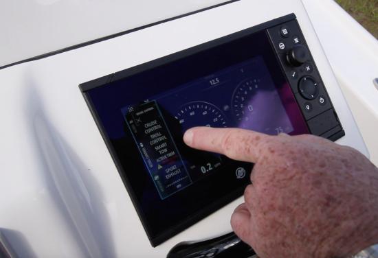 Yellowfin 24 CE touch screen